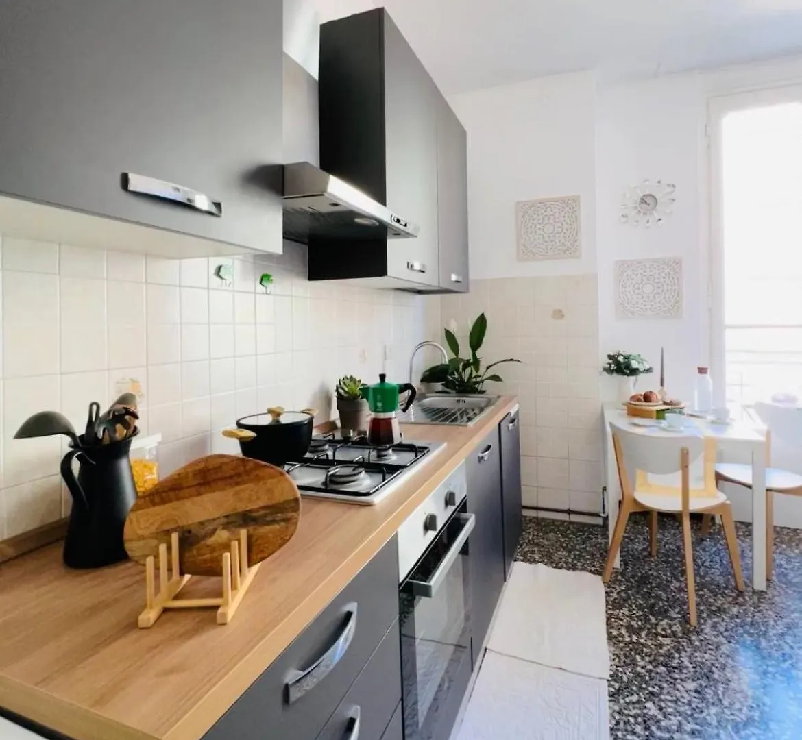 Apartamento Palazzo Milanese Cologno Monzese Habitación en casa particular